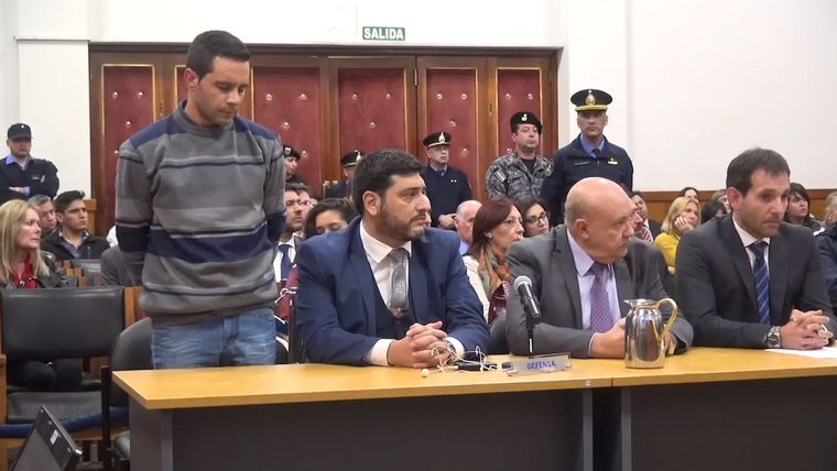 Pocovi fue condenado por atropellar y matar a dos policías.