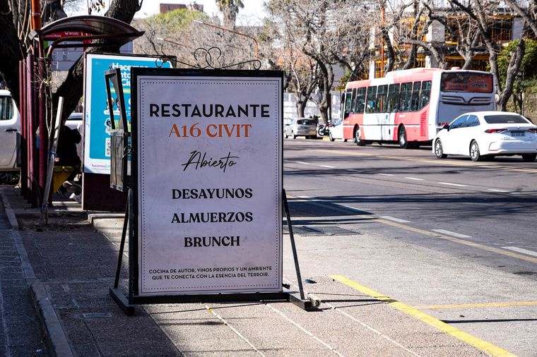 La calle Emilio Civit ha ido sumando en el último tiempo propuestas gastronómicas y otros servicios. La calle Emilio Civit ha ido sumando en el último tiempo propuestas gastronómicas y otros servicios.