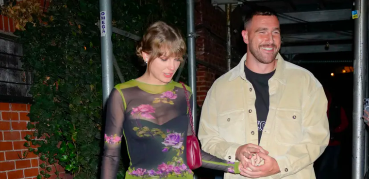 Taylor Swift junto a su novio Travis Kelce. Foto: Gotham/GC Images