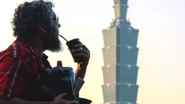 Una de los lugares más visitados por los paraguayos en Taipei es el cerro de Xiangshan, en el este de la ciudad, donde se puede apreciar la panorámica de la capital taiwanesa. Foto: PABLO ORUE