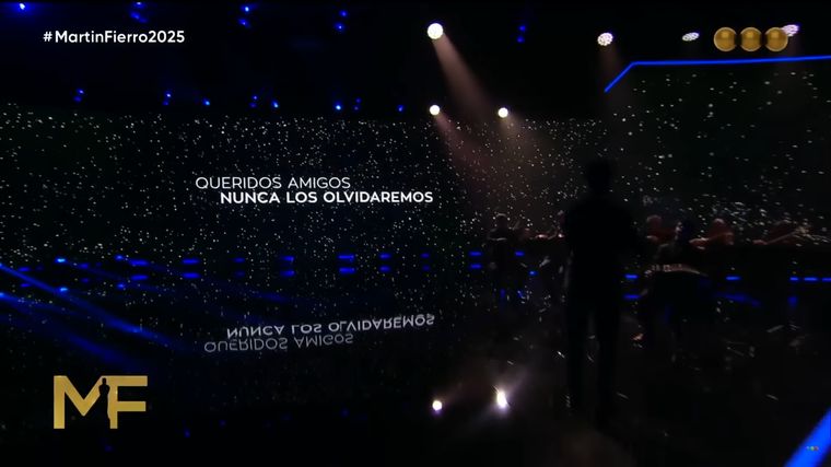 Una orquesta en vivo acompañó el emotivo momento. Una orquesta en vivo acompañó el emotivo momento.