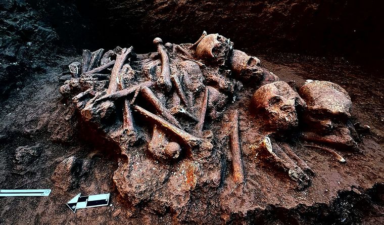 Parte del hallazgo de un entierro prehispánico en la localidad Pozo de Ibarra. Foto: Efe.