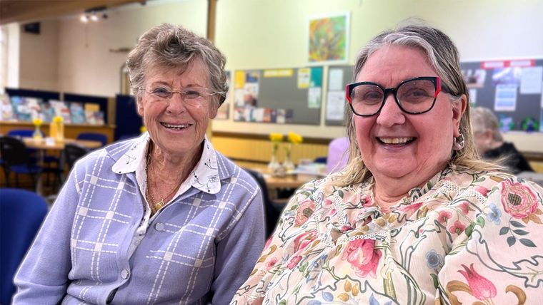 Muriel y Pamela charlaron con nosotros en una cafetería ubicada en su iglesia local.