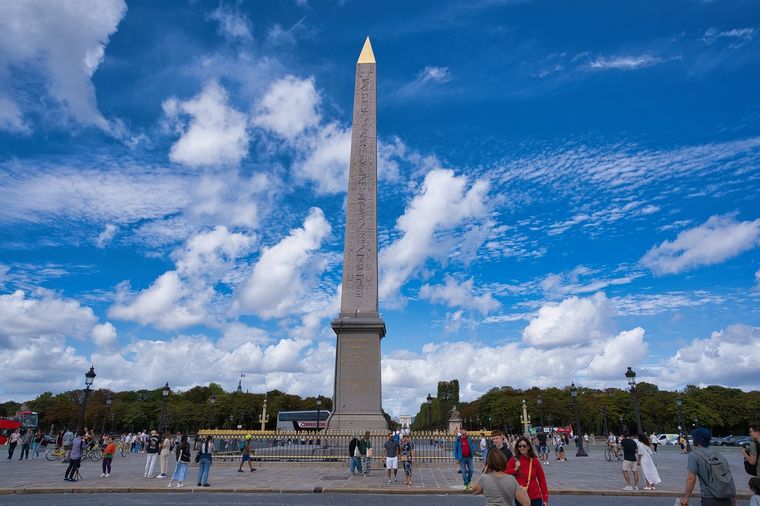 El Obelisco de Luxor, instalado en París desde el siglo XIX, aún guarda secretos sobre la propaganda del antiguo Egipto. Foto: Shutterstock