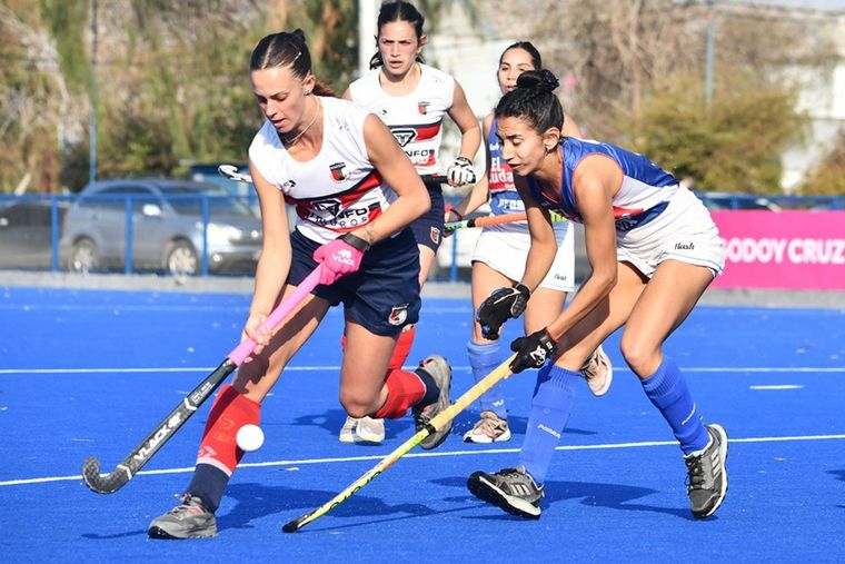 Marista lidera en soledad en el hockey sobre césped. Foto: Minuto Hockey