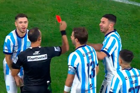 Maravilla Martínez fue expulsado por Darío Herrera a instancias de VAR. Maravilla Martínez fue expulsado por Darío Herrera a instancias de VAR.