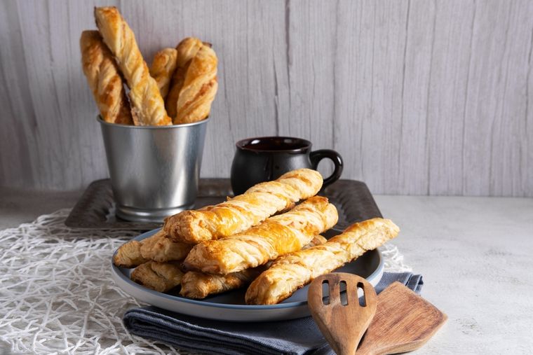 Receta de palitos de queso salados, perfectos para el mate o café.