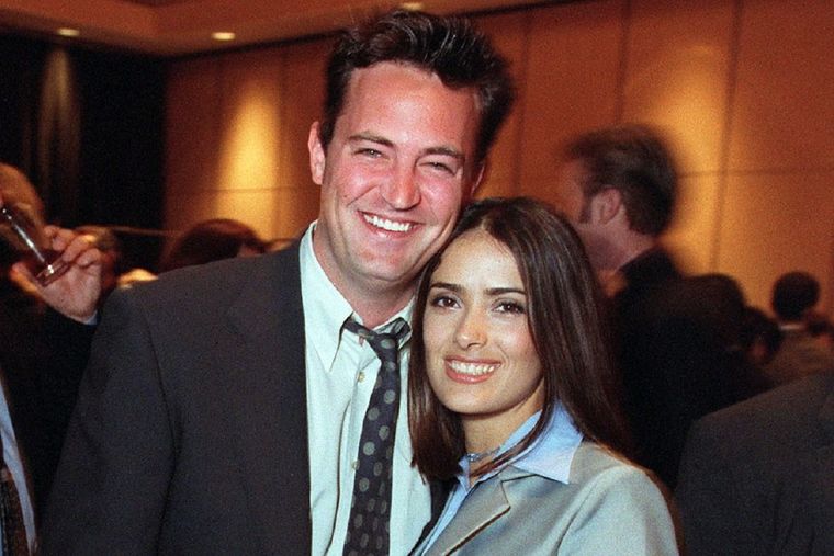 SALMA HAYEK, MATTHEW PERRY Los actores se conocieron al grabar Un impulsivo y loco amor en 1997 Foto: ARCHIVO