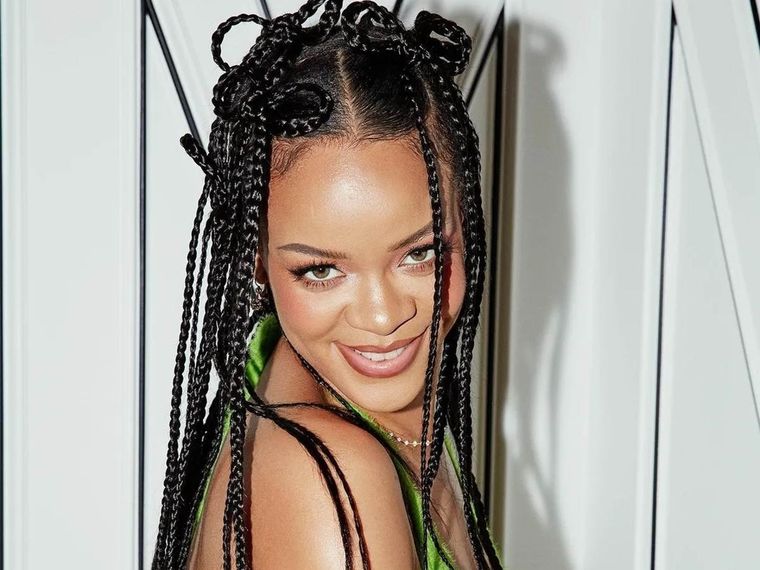 Foto: https://www.excelsior.com.mx/funcion/y-la-musica-ahora-rihanna-incursionara-en-productos-para-cabello-con-fenty-hair/1528225
