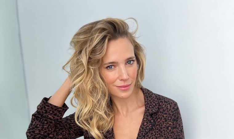 No te pierdas su look playero.