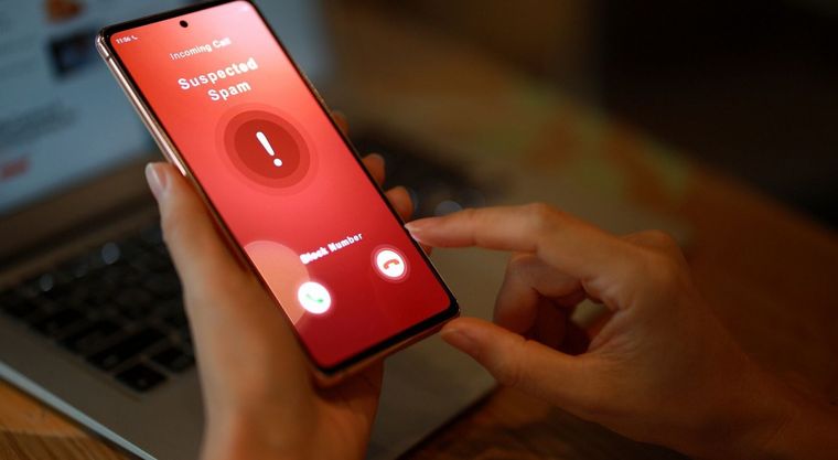 ¿Cansado de las llamadas spam? Los expertos aseguran cómo responder de manera correcta.
