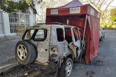 El hombre subió borracho a la camioneta, no pudo salir cuando comenzó a prenderse fuego y murió calcinado