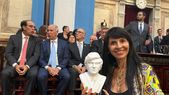 La diputada Villaverde con el busto de Milei en la asamblea legislativa Foto: X:@LoreVillaverde1 La diputada Villaverde con el busto de Milei en la asamblea legislativa Foto: X:@LoreVillaverde1