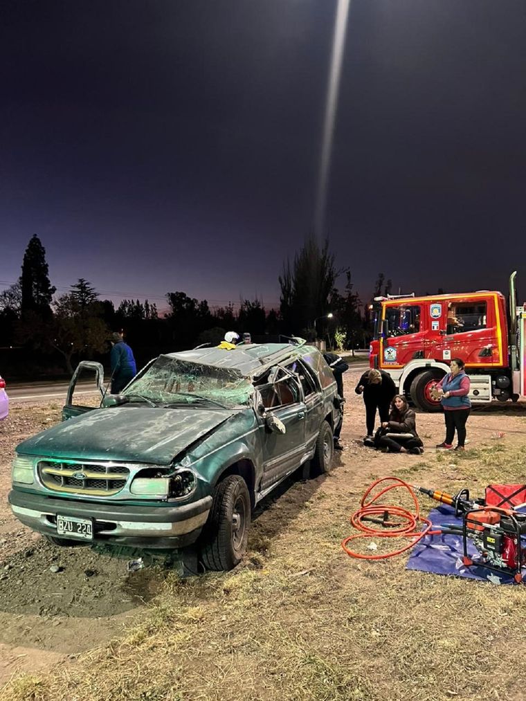 La víctima y su camioneta tras el accidente Foto: gentileza
