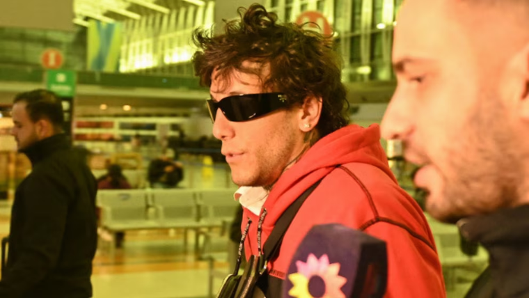 Alex Caniggia regresando de Asia. Créditos: RS Fotos Alex Caniggia regresando de Asia. Créditos: RS Fotos