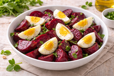 receta saludable de verano: ensalada de remolacha y huevo ¡facil de hacer y deliciosa!