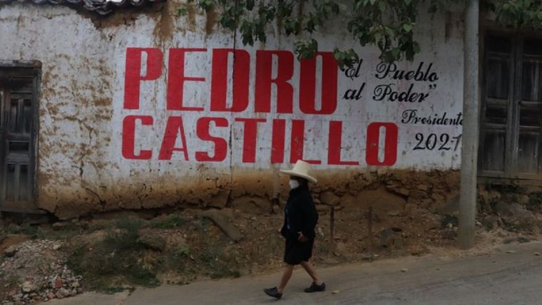 Las calles de Tacabamba se llenaron con carteles de apoyo a Castillo. Foto: G. D. OLMO
