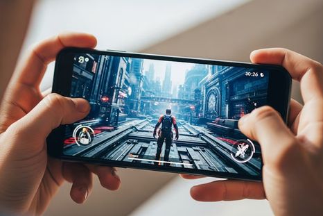 Un celular viejo puede convertirse en consola retro con emuladores, mandos Bluetooth y ajustes básicos. Un celular viejo puede convertirse en consola retro con emuladores, mandos Bluetooth y ajustes básicos.