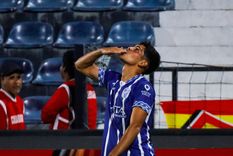 Mateo Mendoza festeja con un beso al cielo su primer gol internacional con la camiseta del Tomba. Foto: Prensa Godoy Cruz Mateo Mendoza festeja con un beso al cielo su primer gol internacional con la camiseta del Tomba. Foto: Prensa Godoy Cruz