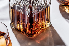 La mezcla de whisky y soda es la combinación perfecta cuando se quiere disfrutar de algo rico y fresco. Foto: GQ - https://www.gq.com.mx/estilo-de-vida/articulo/como-reconocer-y-tomar-buen-whisky