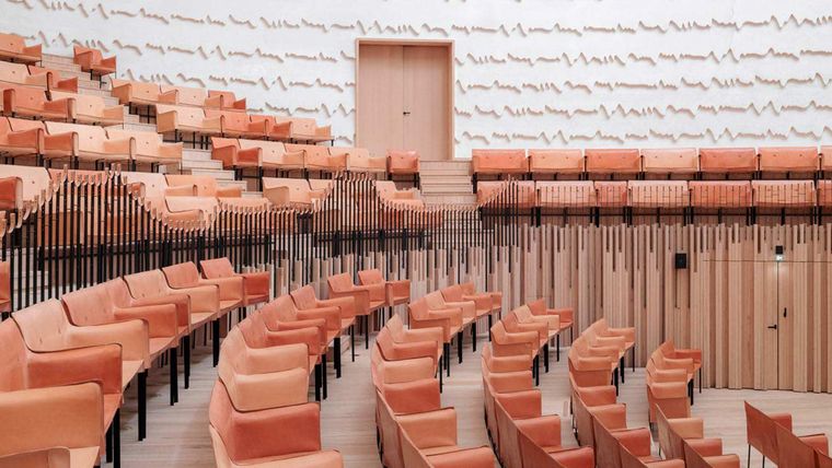 La Source Vive busca es una sala bañada con luz natural para tener más armonía con la naturaleza,  algo muy raro en las salas de música tradicionales. 
