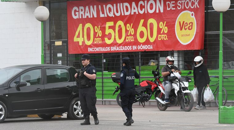 Ante la ola de saqueos, se busca tomar medidas de seguridad. Foto: Walter Moreno / MDZ