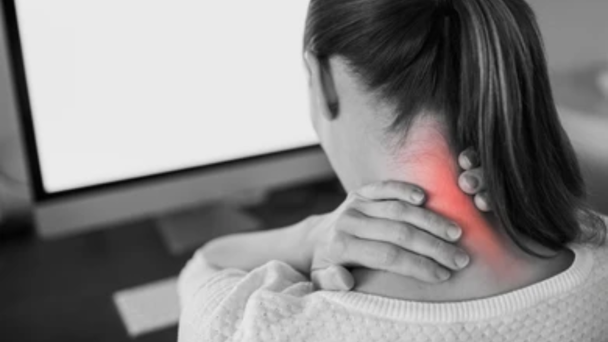 ¿Te acostás con el cuerpo tenso? La rutina en la cama que ayuda a relajar músculos y descansar mejor