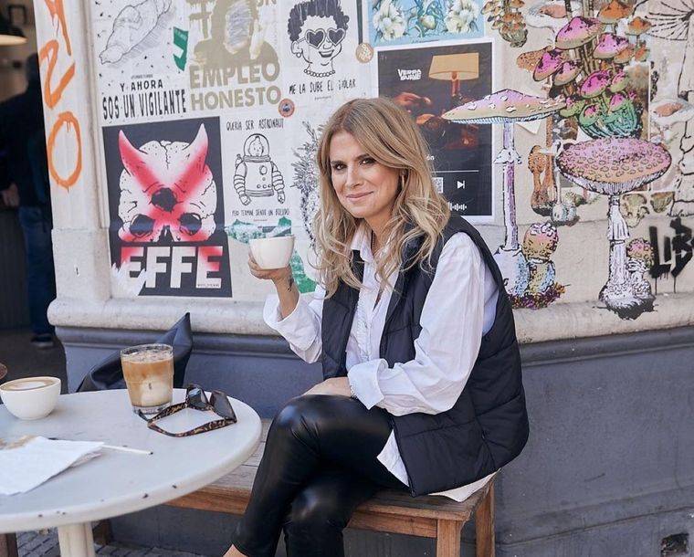 Presta atención a las siguientes claves de estilo de Flavia Palmiero para usar chalecos Foto: Instagram