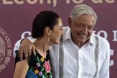Claudia Sheinbaum y Andrés Manuel López Obrador se plantan ante Donald Trump. Foto Efe