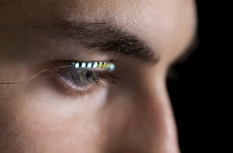 Las fiestas navideñas llegaron con una nueva tendencia, las pestañas led. Mucho se habla sobre ellas en las redes, ¿Son cómodas?¿Son útiles?¿Lucen bien? Foto: Foto: web - digitaltrends