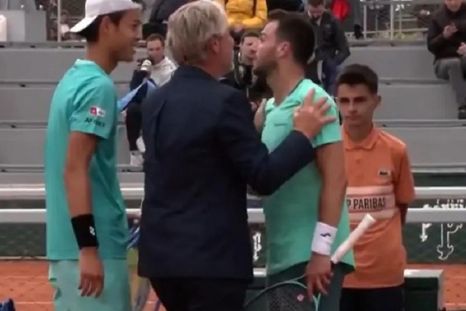La discusión entre ambos jugadores se produjo en la red al finalizar el partido. La discusión entre ambos jugadores se produjo en la red al finalizar el partido.