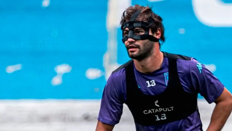 El capitán de Racing utilizará una máscara protectora para evitar complicaciones. El capitán de Racing utilizará una máscara protectora para evitar complicaciones.