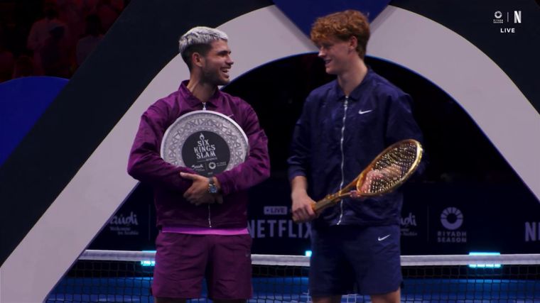 Jannik Sinner venció a Carlos Alcaraz y se consagró campeón del Six Kings Slam. Foto: EFE