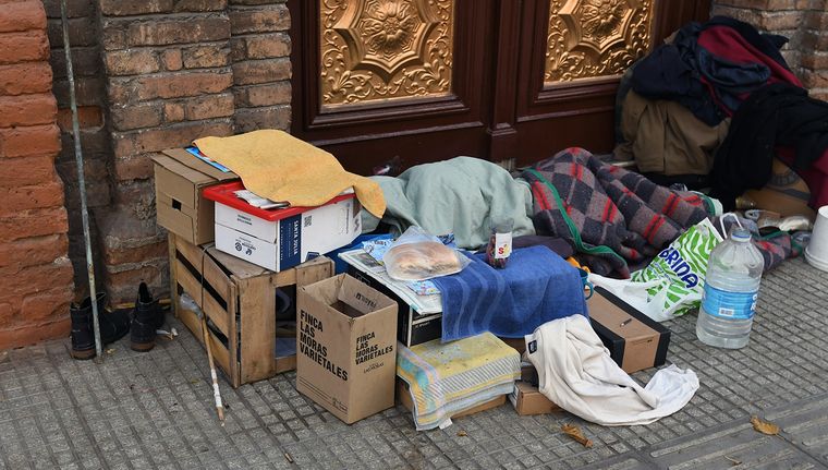 Según el Indec, en Mendoza hay 421 casos de personas en situación de calle, pero la cifra aumenta si se toman en cuenta relevamientos de organismos no gubernamentales. Según el Indec, en Mendoza hay 421 casos de personas en situación de calle, pero la cifra aumenta si se toman en cuenta relevamientos de organismos no gubernamentales.
