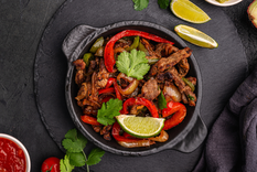 Cada cultura adapta la receta, cambiando especias y acompañamientos según su región.