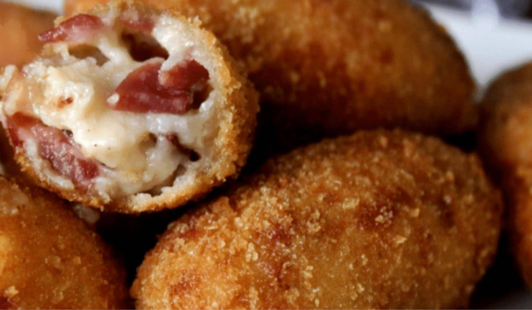 Delicias 100% caseras: croquetas de patata y bacon Foto: Uber Eats