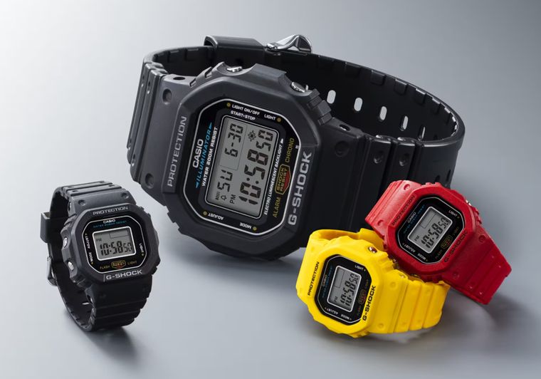 El nuevo G-Shock Nano combina nostalgia y tecnología en un formato compacto que se ajusta al dedo, disponible en negro, rojo y amarillo. El nuevo G-Shock Nano combina nostalgia y tecnología en un formato compacto que se ajusta al dedo, disponible en negro, rojo y amarillo.