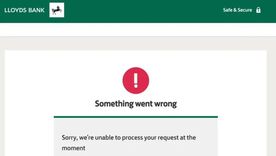 El banco Lloyds ha experimentado dificultades como lo muestra está foto de una pantalla que dice: "Lo sentimos, no podemos procesar su solicitud en este momento". El banco Lloyds ha experimentado dificultades como lo muestra está foto de una pantalla que dice: "Lo sentimos, no podemos procesar su solicitud en este momento".