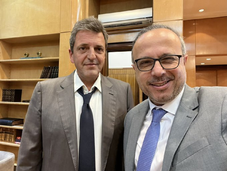 Interna y salida. Aracre y Massa, compañeros y enemigos después. Foto: Twitter de Aracre.