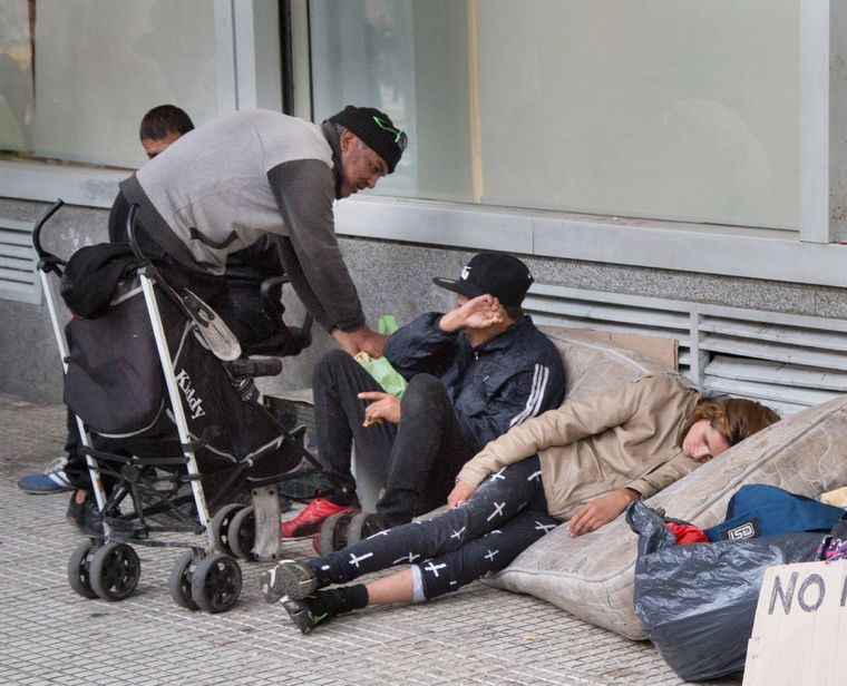 La pobreza y las desigualdades sociales son dos de los problemas que vuelven más pesimistas a los argentinos Foto: NA