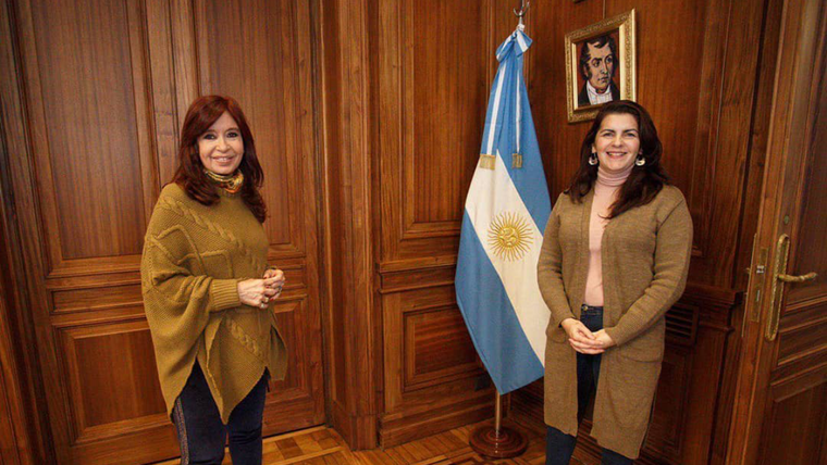 La intendenta de Moreno, Mariel Fernández, junto a Cristina Fernández de Kirchner.