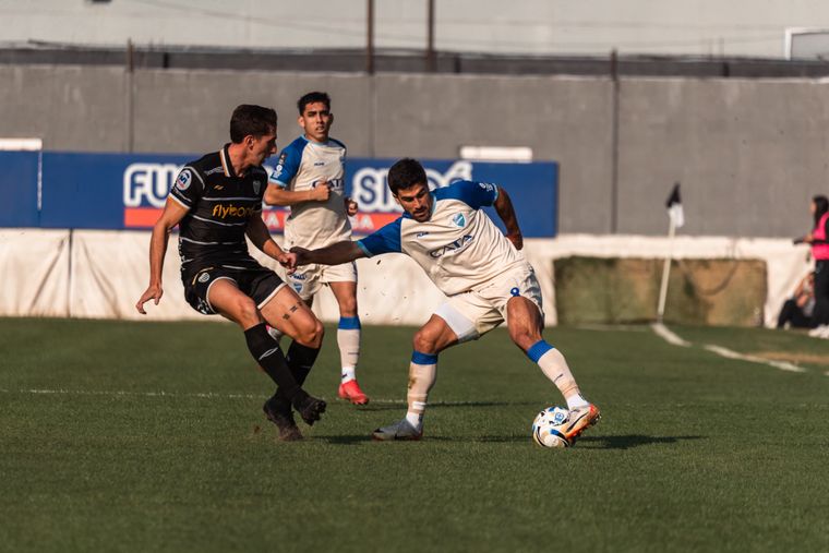 A Vicente Poggi (8) le anularon el tanto del empate en el final del partido. Martín Pino estaba adelantado. A Vicente Poggi (8) le anularon el tanto del empate en el final del partido. Martín Pino estaba adelantado. 