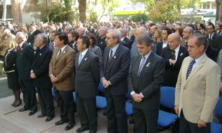 El acto formal se realizó en el patio de la casa de estudios, ante la presencia del gobernador Celso Jaque. Foto: Gentileza