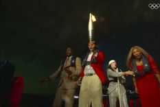 Serena Williams pasó un mal momento en la lancha que compartió con Rafa Nadal, Carl Lewis y Nadia Comaneci. Foto: captura TyC Sports Serena Williams pasó un mal momento en la lancha que compartió con Rafa Nadal, Carl Lewis y Nadia Comaneci. Foto: captura TyC Sports