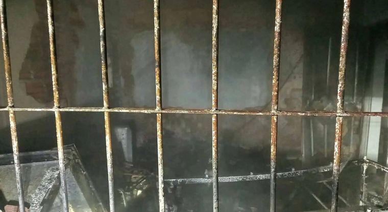 El siniestro se desató alrededor de las 8:30 debido a un cortocircuito en las instalaciones del hogar Foto: Pilar Diario