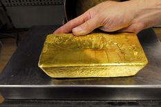el oro a punto de alcanzar un nuevo maximo historico de su valor