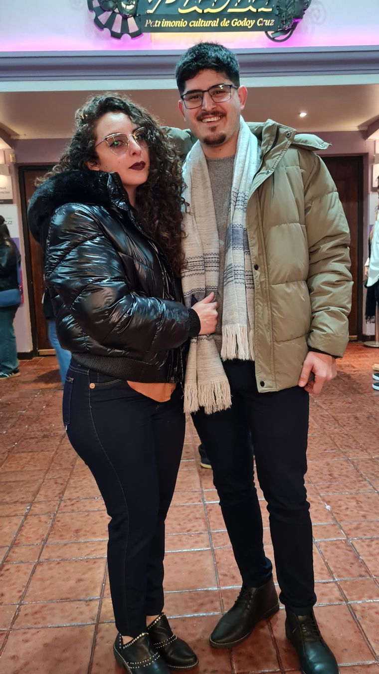 Gladys y Facundo, una joven pareja.