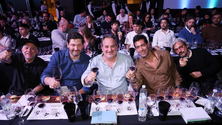 Hernán Dominguez, Lisandro Ciarloti, Hernán Gonzalez Cabrera, Pablo Montegrifo y Gaby Máscolo. Hernán Dominguez, Lisandro Ciarloti, Hernán Gonzalez Cabrera, Pablo Montegrifo y Gaby Máscolo.