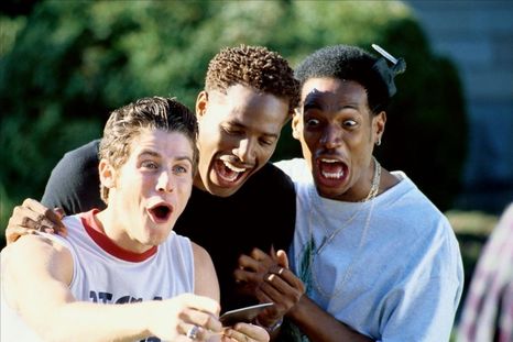 La máscara de Ghostface en versión cómica se convirtió en un símbolo eterno de los años 2000. / IMDB La máscara de Ghostface en versión cómica se convirtió en un símbolo eterno de los años 2000. / IMDB