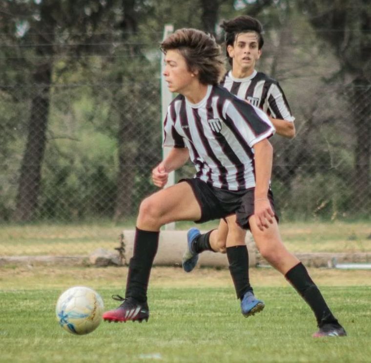 Mateo Pérez Curci, en su paso por las inferiores de Gimnasia y Esgrima, es una de las grandes apariciones del fútbol argentino.